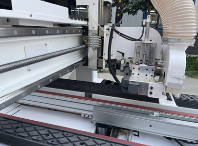 Máy cắt bốn cạnh cửa