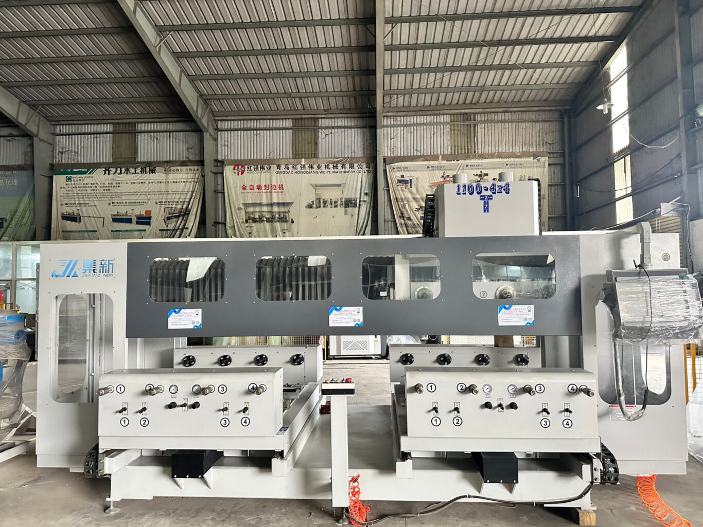 Máy gia công trung tâm CNC chuyên làm chân ghế