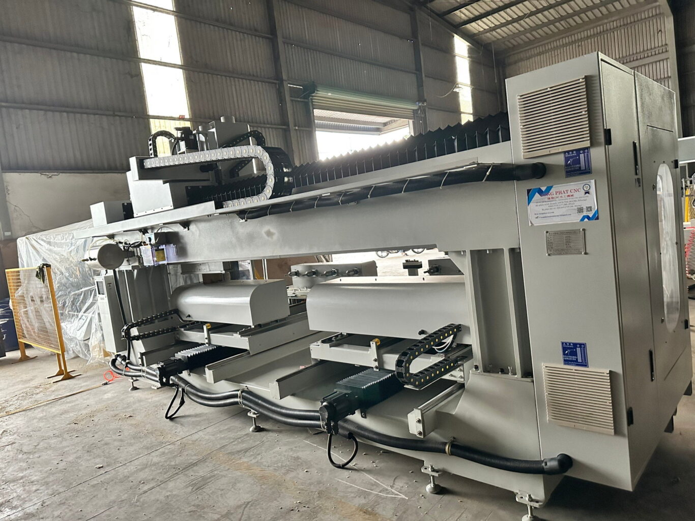 Máy gia công trung tâm CNC chuyên làm chân ghế