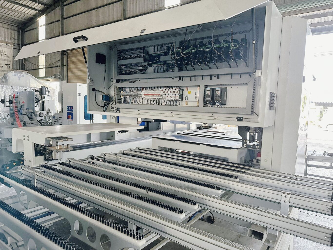 Máy khoan sáu mặt hai đầu