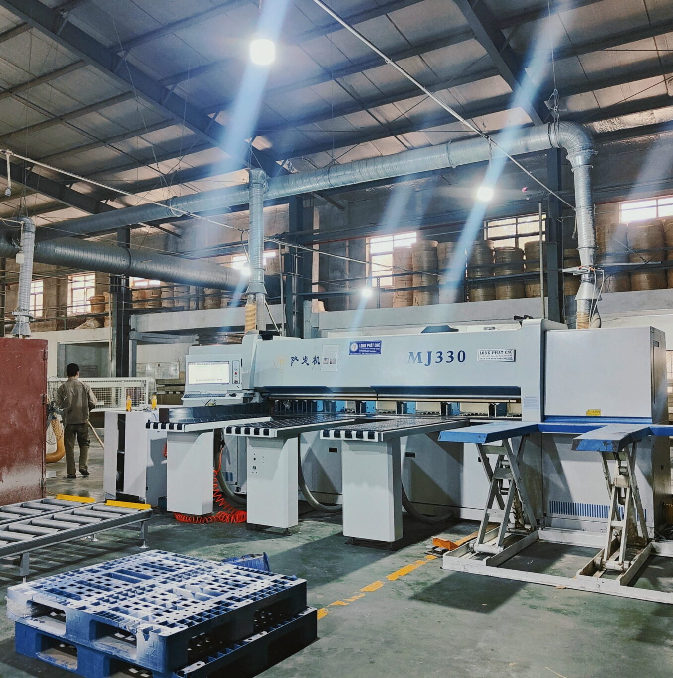 Máy cưa Panel và máy CNC 4 đầu