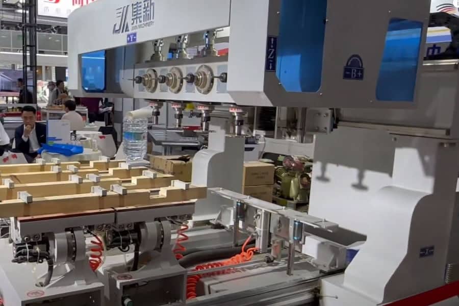 Máy làm mộng âm CNC