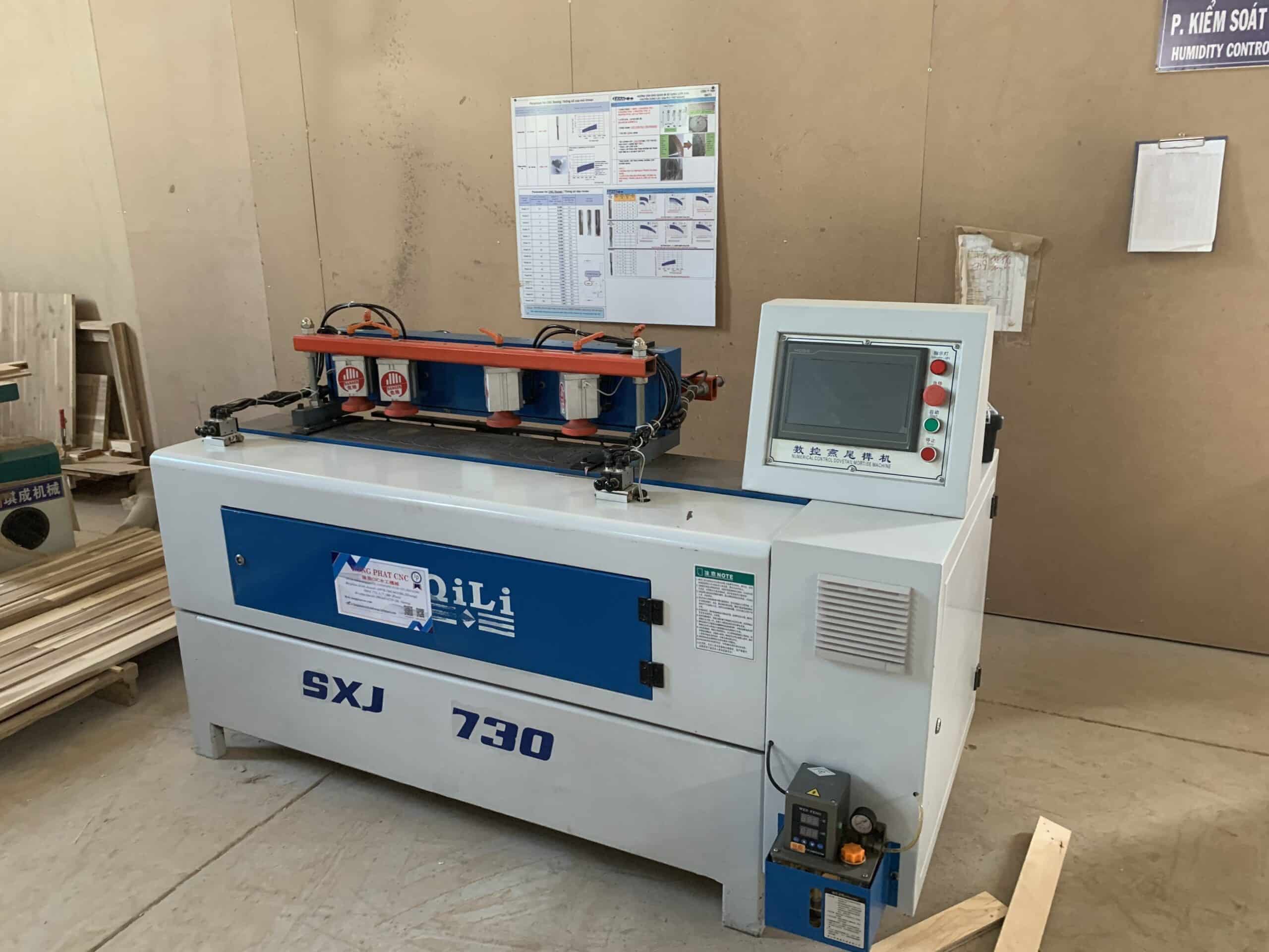 Bàn giao máy mộng đuôi én , Khách Tân Phước Khánh