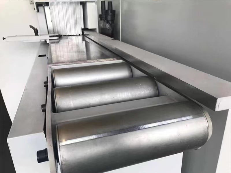 Máy bào bốn mặt và xẻ nhiều lưỡi đứng