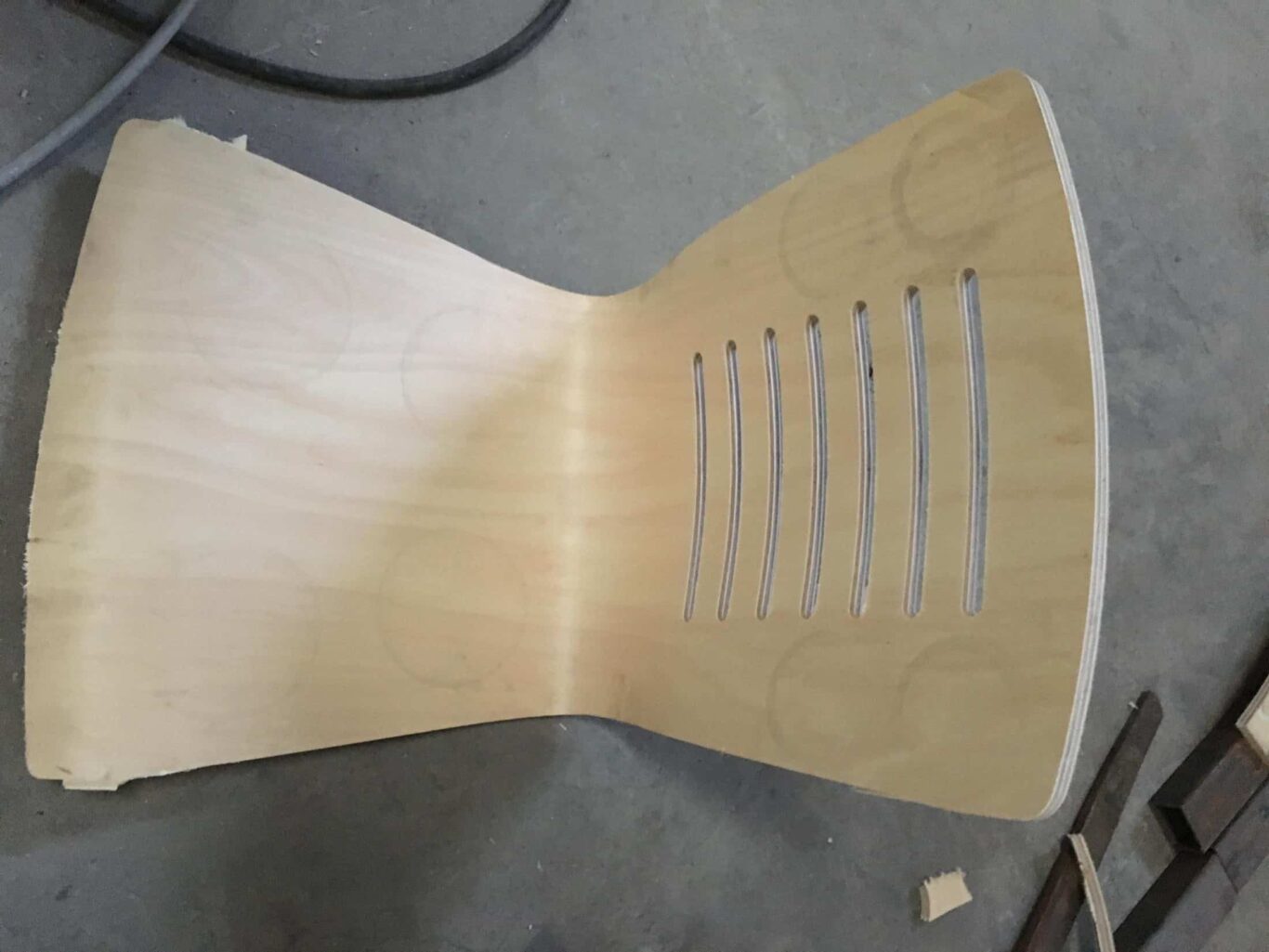 Máy CNC 1 đầu cắt tựa lưng ghế cong