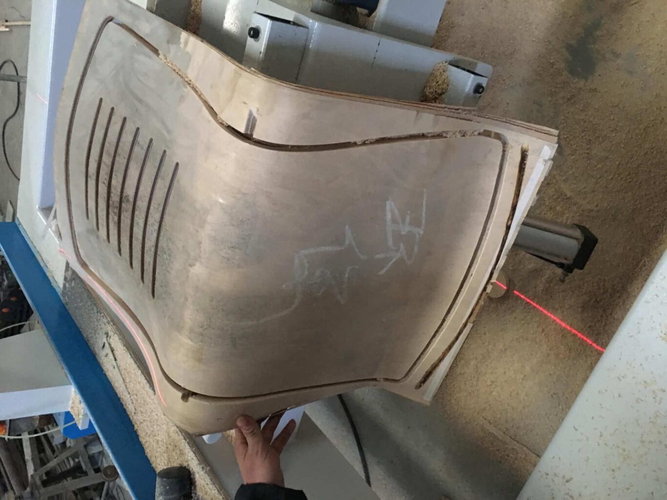 Máy CNC 1 đầu cắt tựa lưng ghế cong