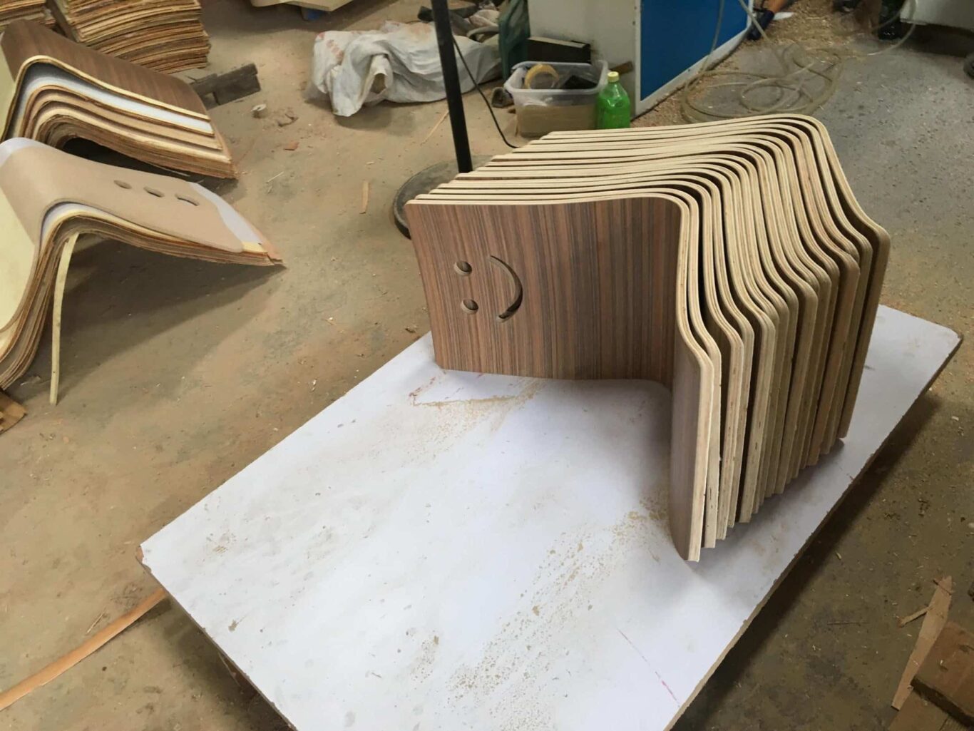 Máy CNC 1 đầu cắt tựa lưng ghế cong