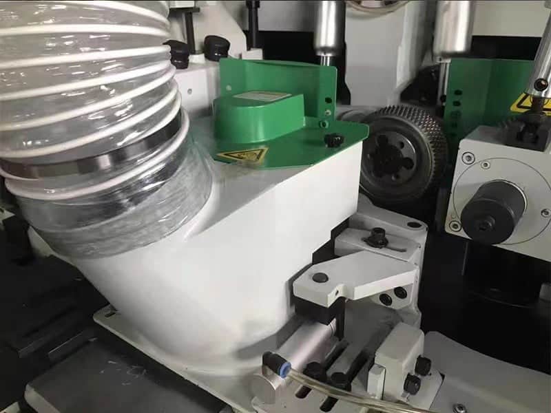 Máy bào bốn mặt và xẻ nhiều lưỡi đứng