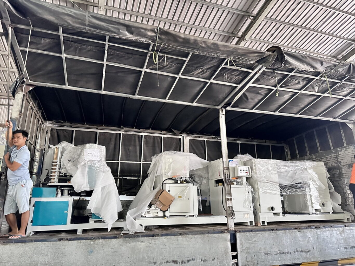 ban giao may cat goc 2 ben va may cua nhieu luoi cty kaiser 3