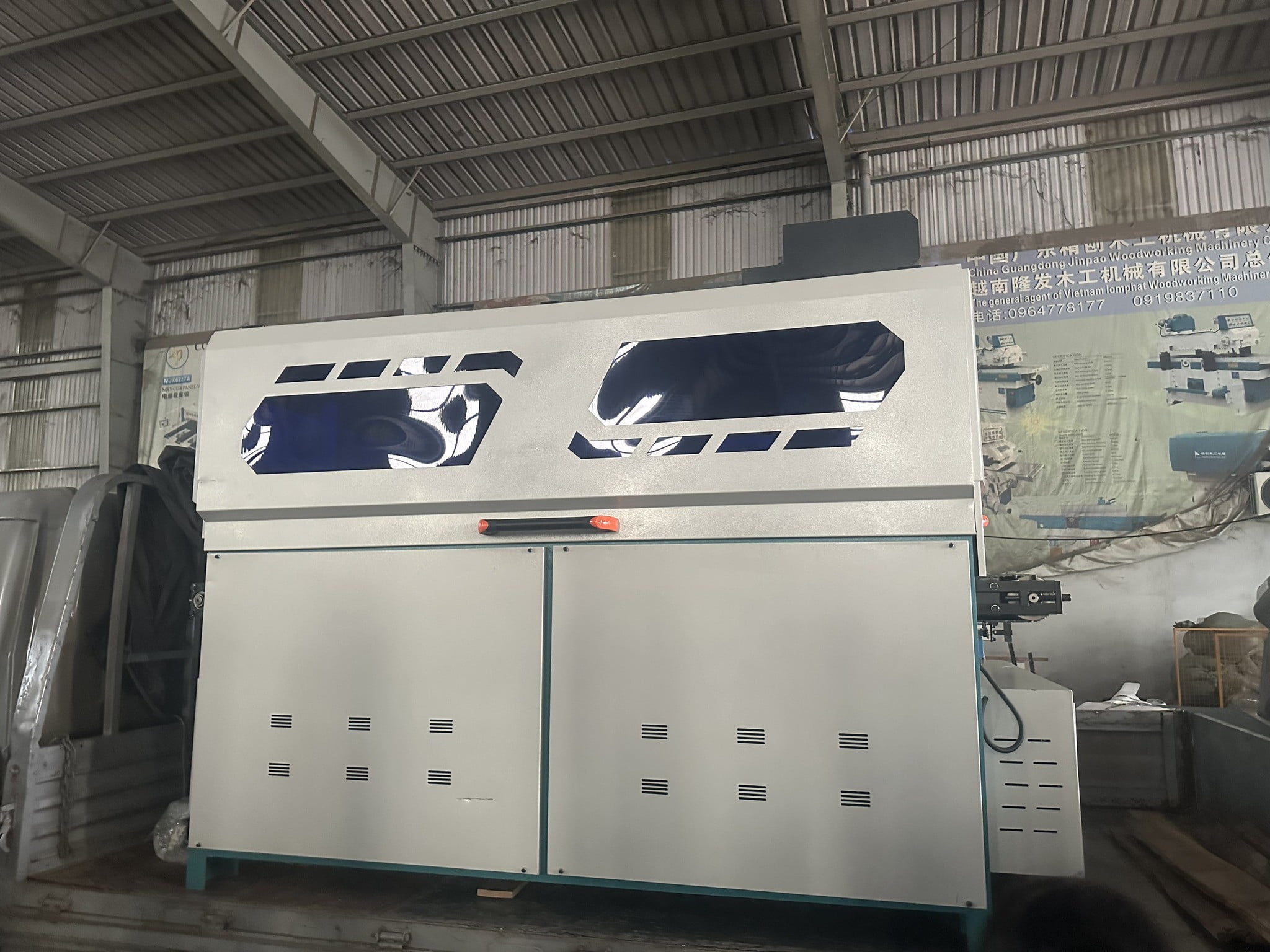 Máy chà nhám chổi
