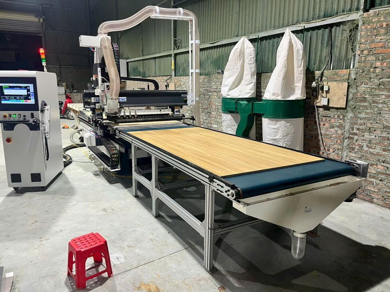 ban giao may cnc 1 dau 12 dao ban nang ha dua phoi tu dong khach thach that ha noi 4