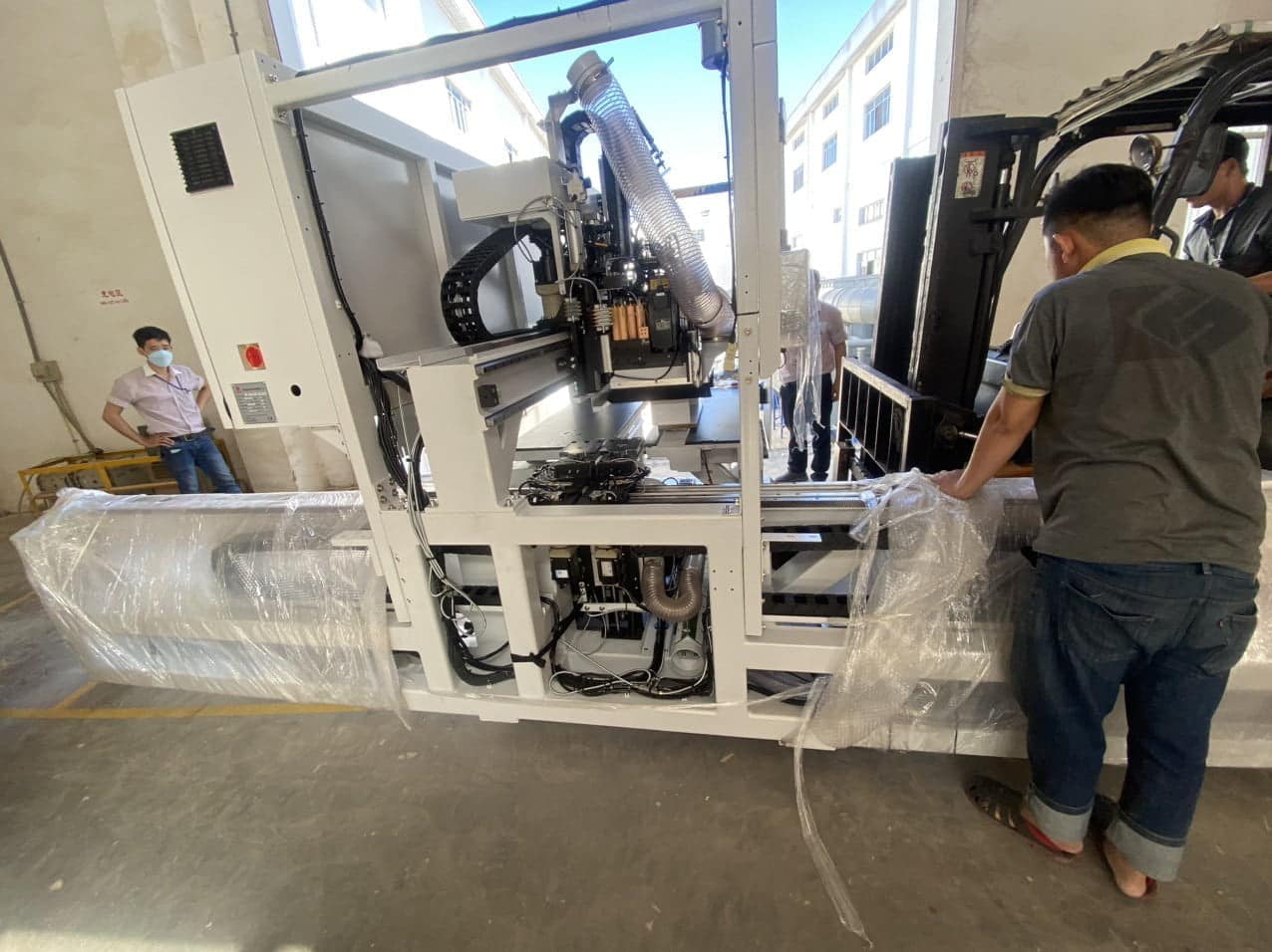 ban giao may khoan sau mat 2 dau ben cat 1