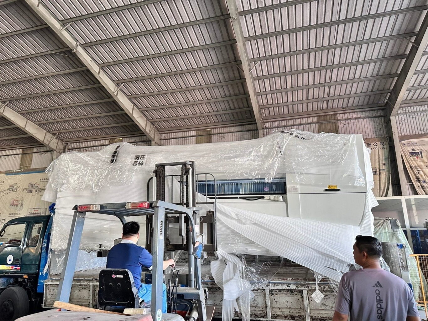 ban giao may khoan sau mat va may cua panel ben cat cty dai loan 3