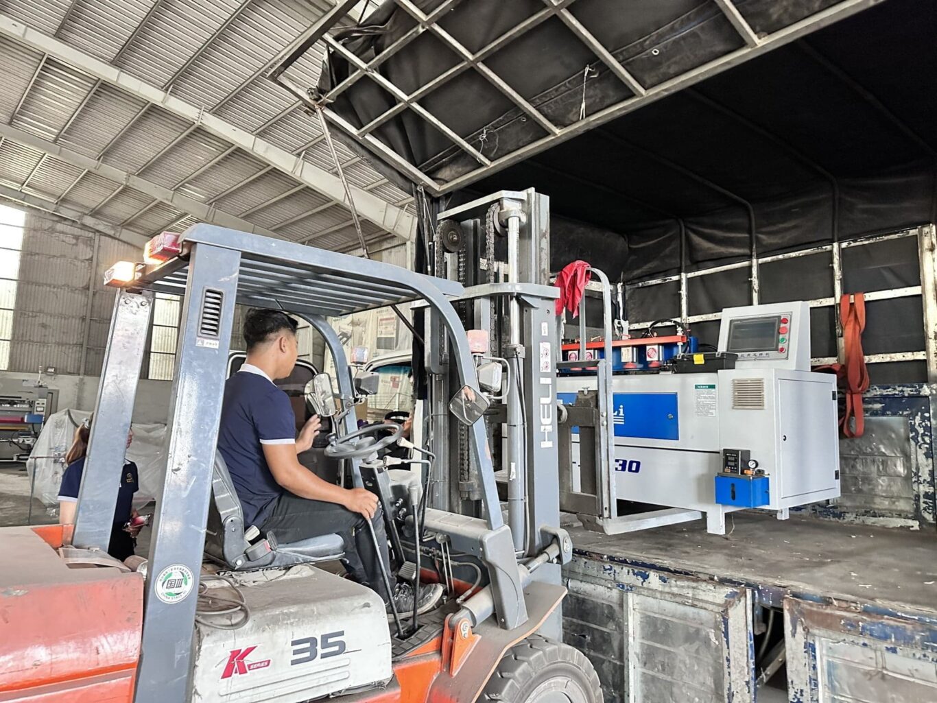 Cách bảo dưỡng và bảo trì máy làm mộng âm CNC để đảm bảo hiệu suất tối ưu