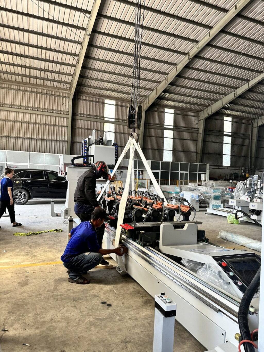 Máy làm mộng âm CNC