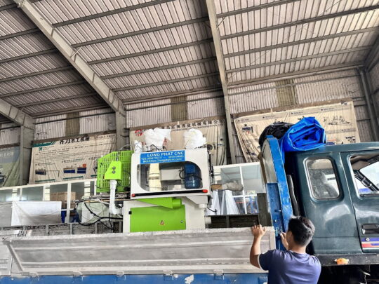 sang som ban giao may chep hinh chi khach de thuong ben cat 1