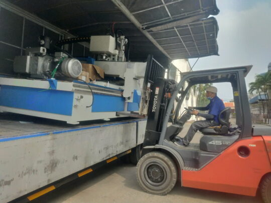 may cnc 1 truc chinh 1 cum khoan 5 mat va luoi cua xoay 180 4