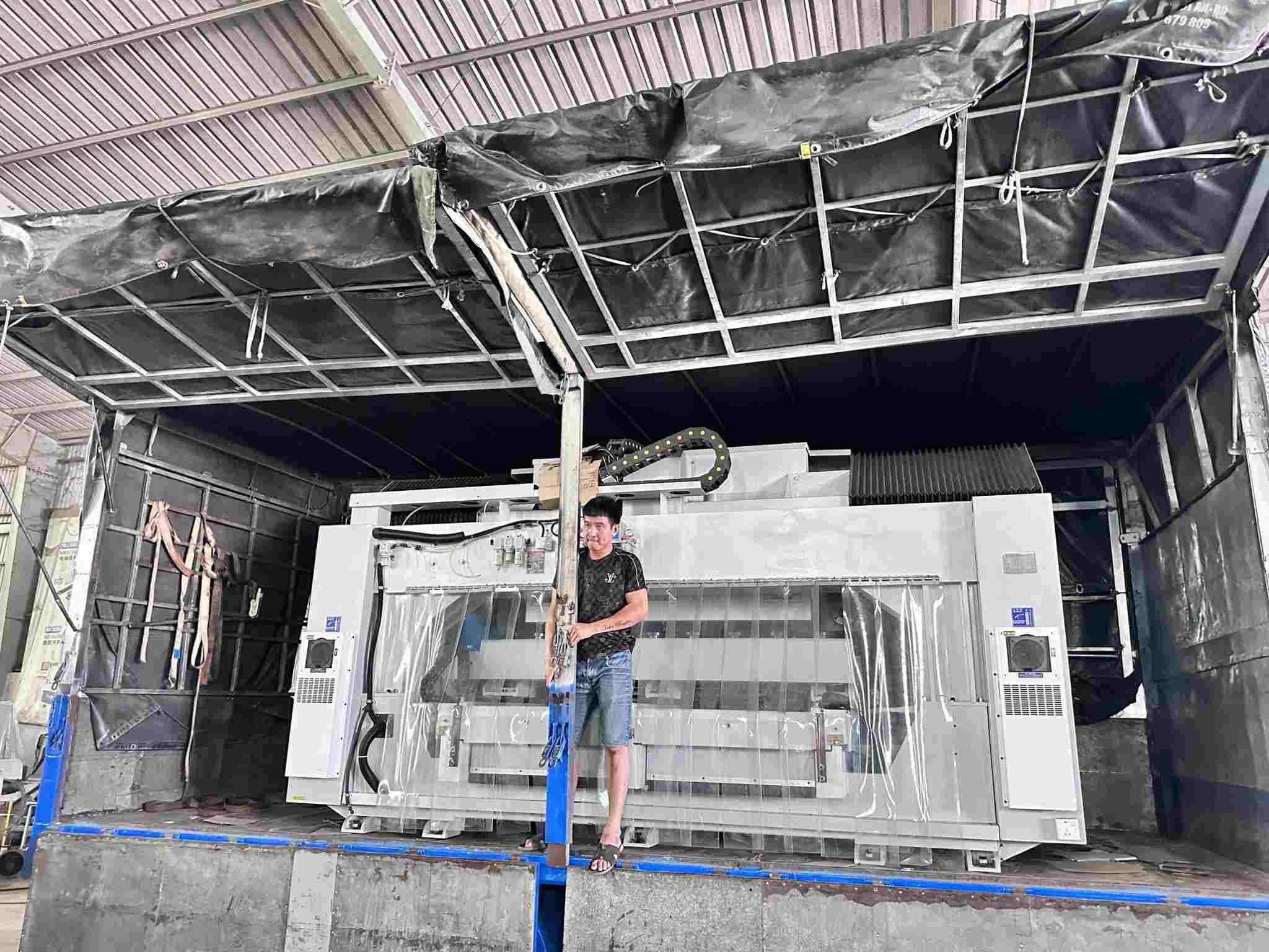 Máy làm bàn chân ghế 8x4