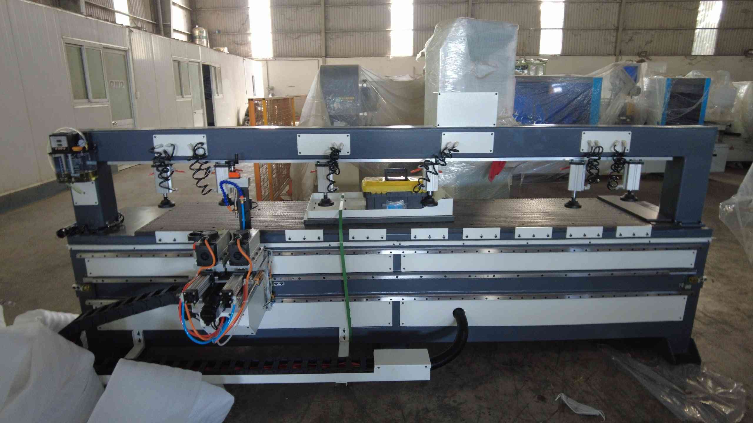 máy khoan ngang tự động