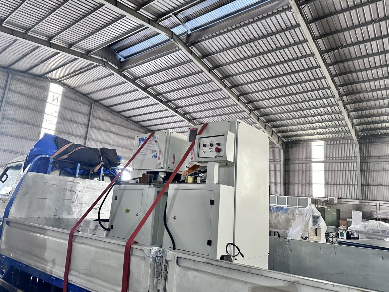 Máy cắt gốc hai bên