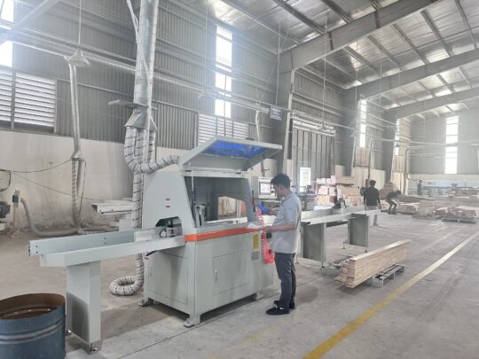 Máy Cắt Gù Pallet