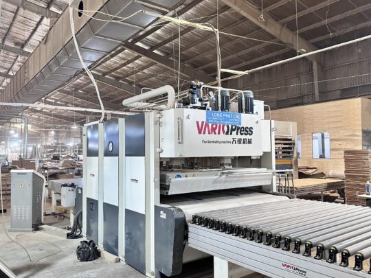 máy ép nóng băng tải đưa phôi tự động