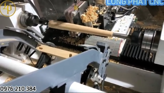 Video: Máy Tiện Gỗ CNC Tốc Độ Cao